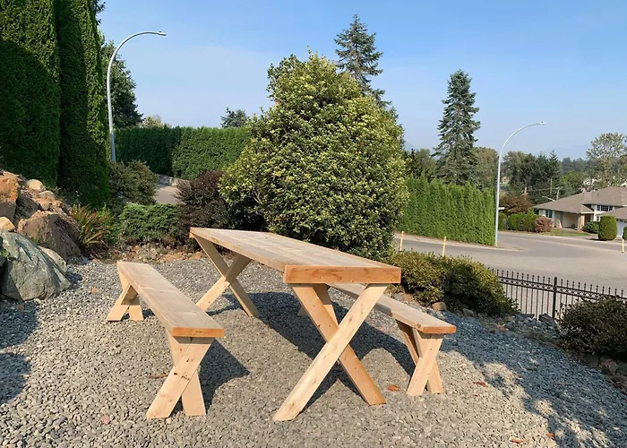 Mountain Retreat 3 Bedroom Garden House Near Heritage Park, Coliseum , Hwy 1, Fishing, Cultus Lake