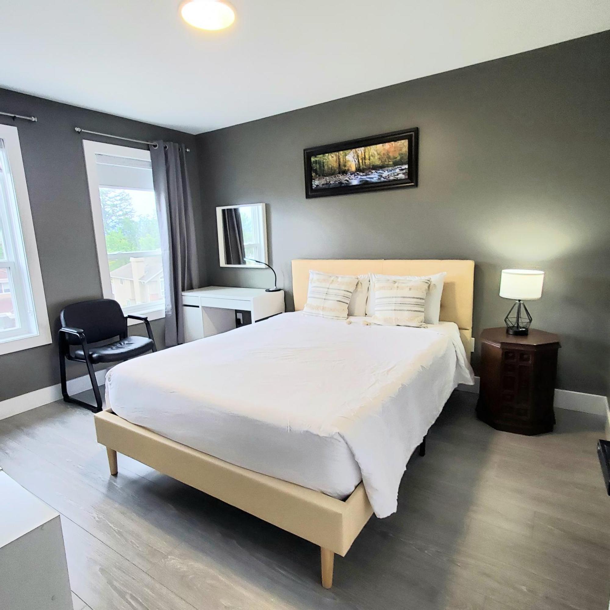 Mountain Retreat 3 Bedroom Garden House Near Heritage Park, Coliseum , Hwy 1, Fishing, Cultus *